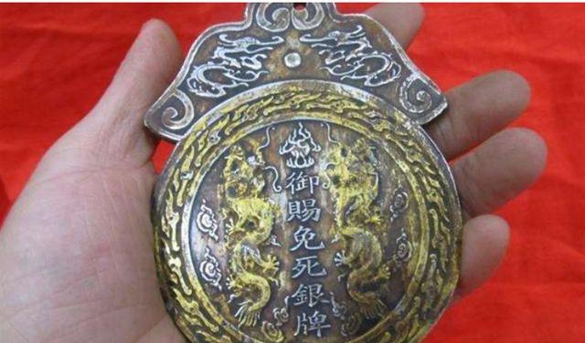 原创丞相即将被斩首时大呼我有免死金牌皇帝背面有字救不了你