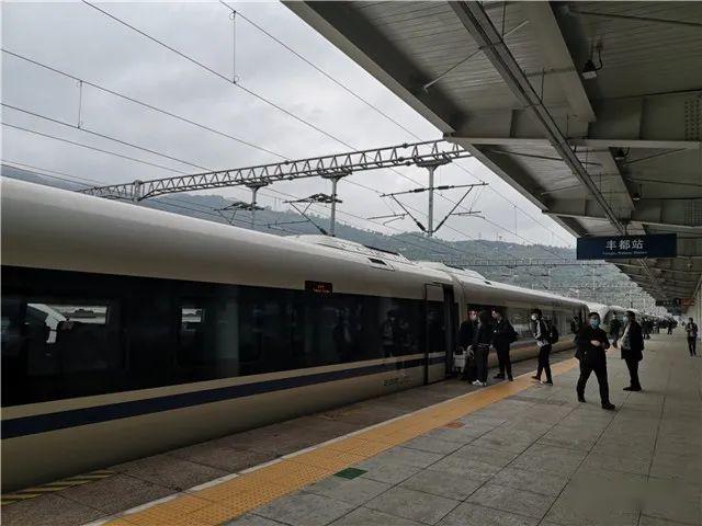 丰都火车站部分列车终于恢复运行了!太方便了!