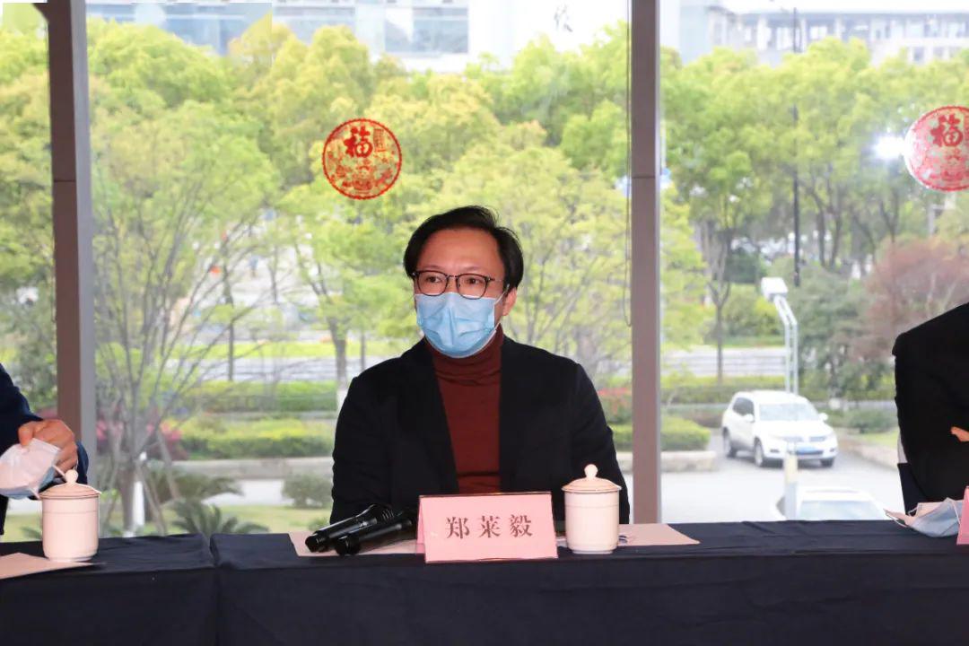 康奈集团总经理郑莱毅则建议,不妨趁着这段时间,由工商联组织企业学习