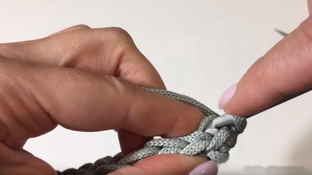 钩法特别简单的三角粽子包搭配裙子简约又素雅粽子包编织教程