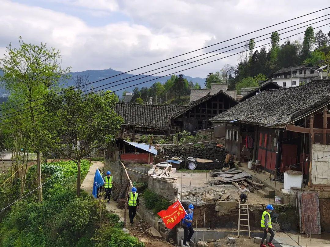 沿河县谯家镇枫香垭村路程较远且部分高速路段因疫情封路只能组织人员