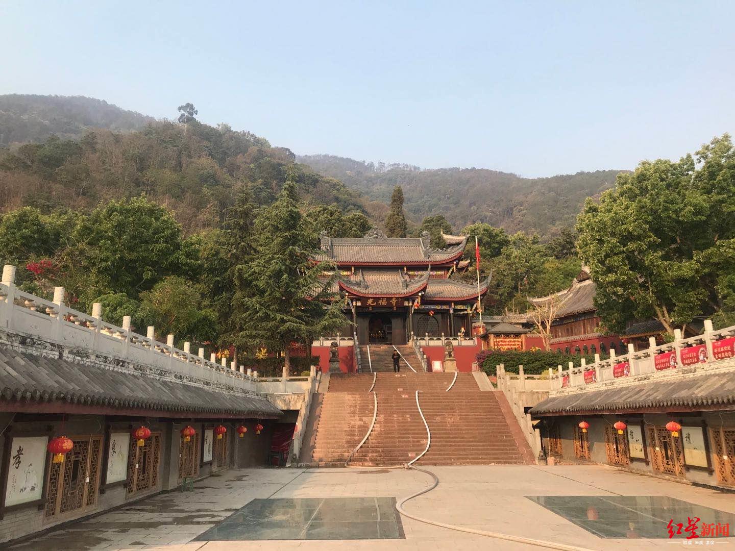 据了解,光福寺原名"大佛寺,位于四川省凉山州西昌市泸山腰间,是泸山