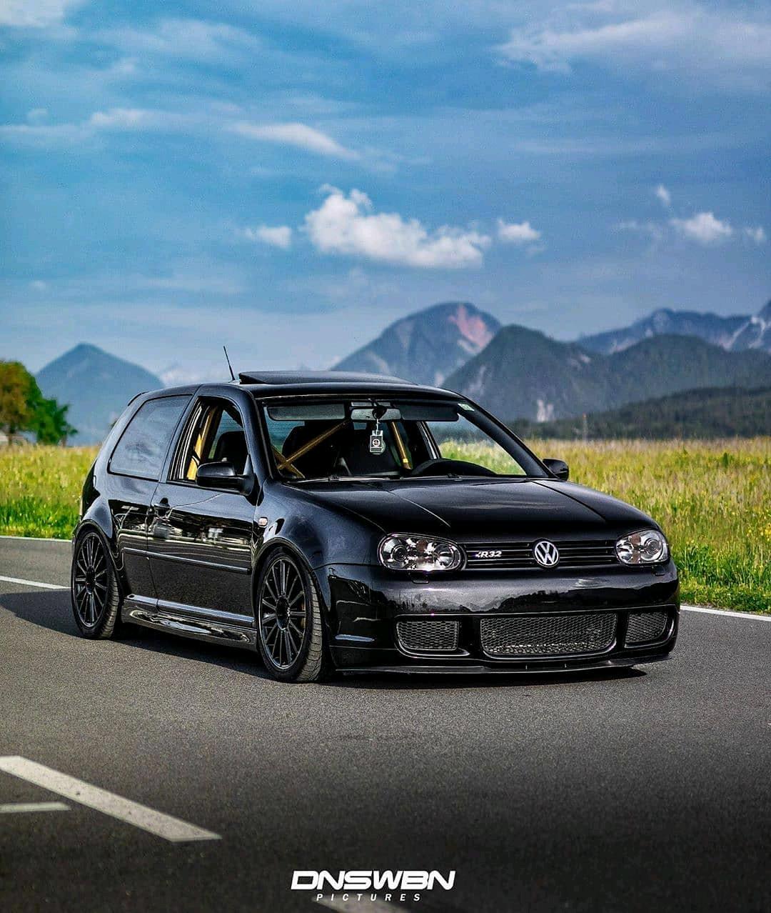 黑白双煞mk4r32一起出街岂不是gai上最靓的仔