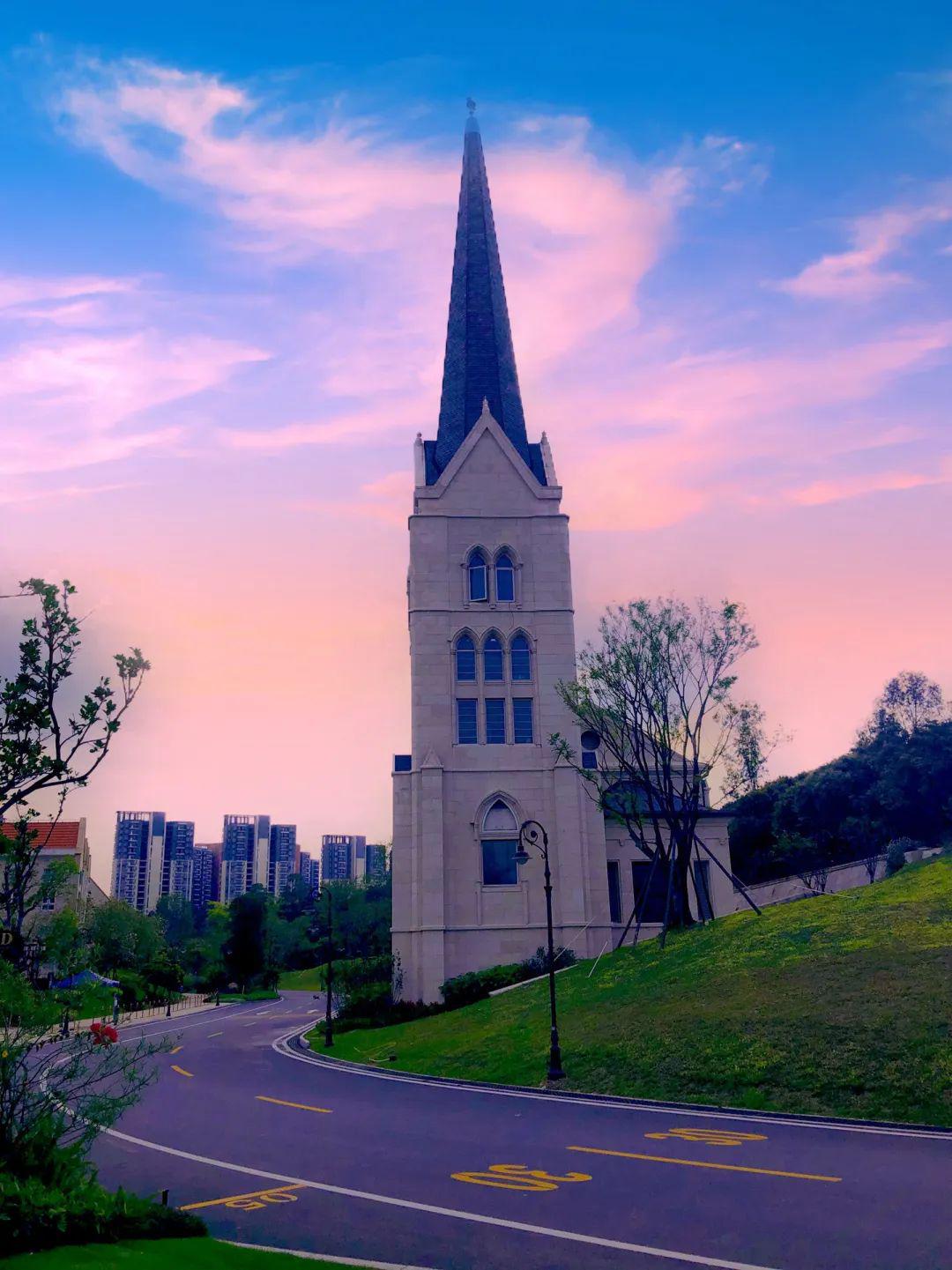 超美童话般的华为溪流背坡村