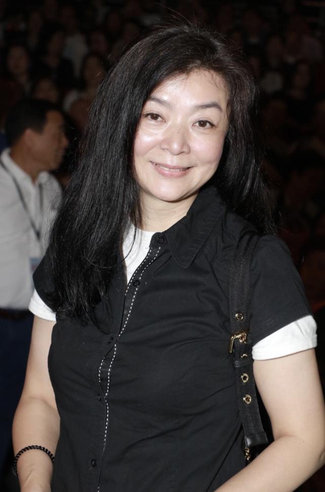 原创陈玉莲60岁生日大方晒近照无惧素颜出镜隐退多年以助养孤儿为乐