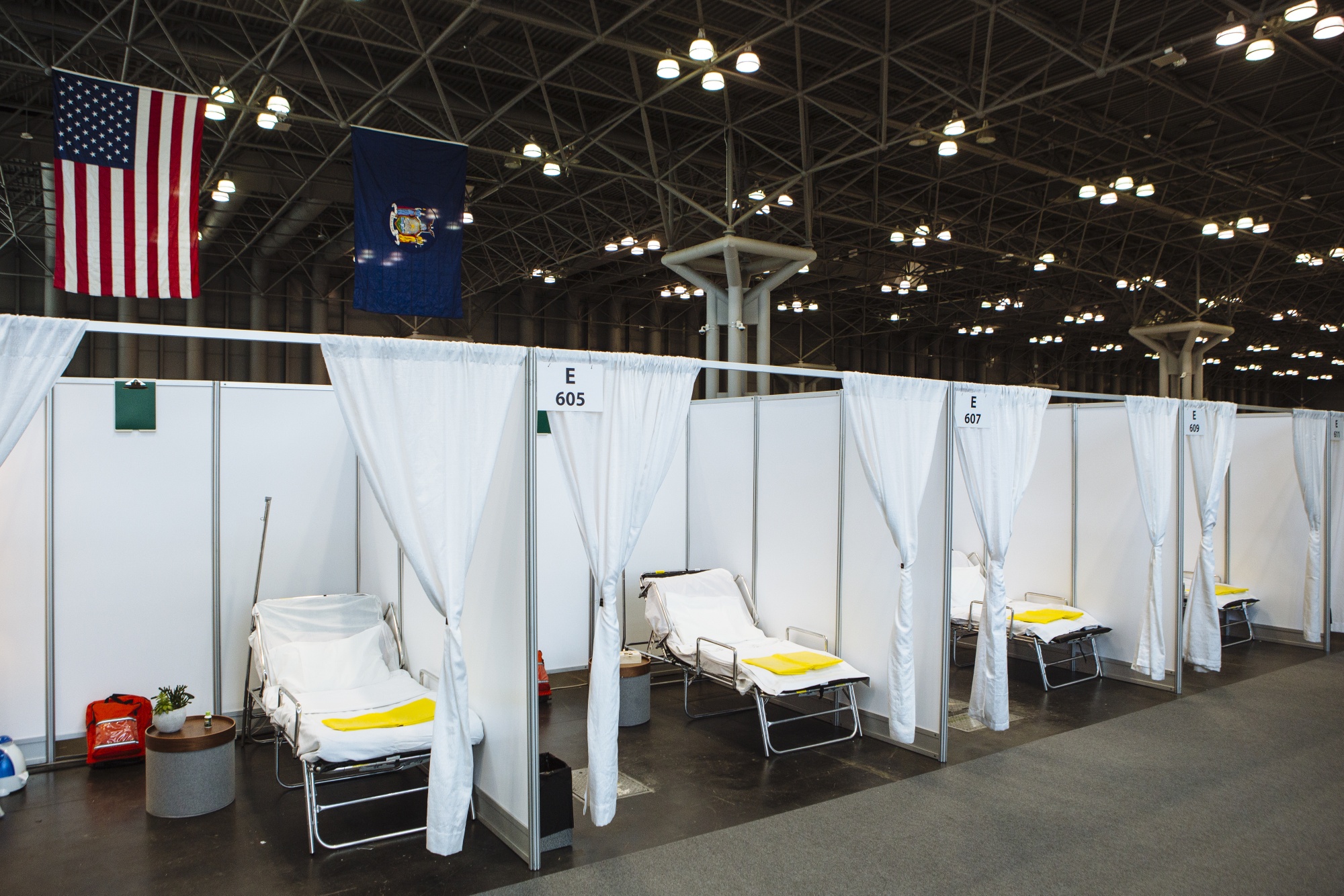 原创美国好惨疫情影响持续北美车展取消场馆被征用建方舱医院