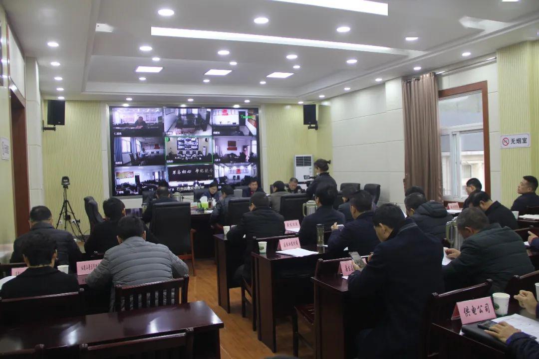 县长章文静,县委常委,常务副县长吴德元出席会议并作重要讲话,县消防