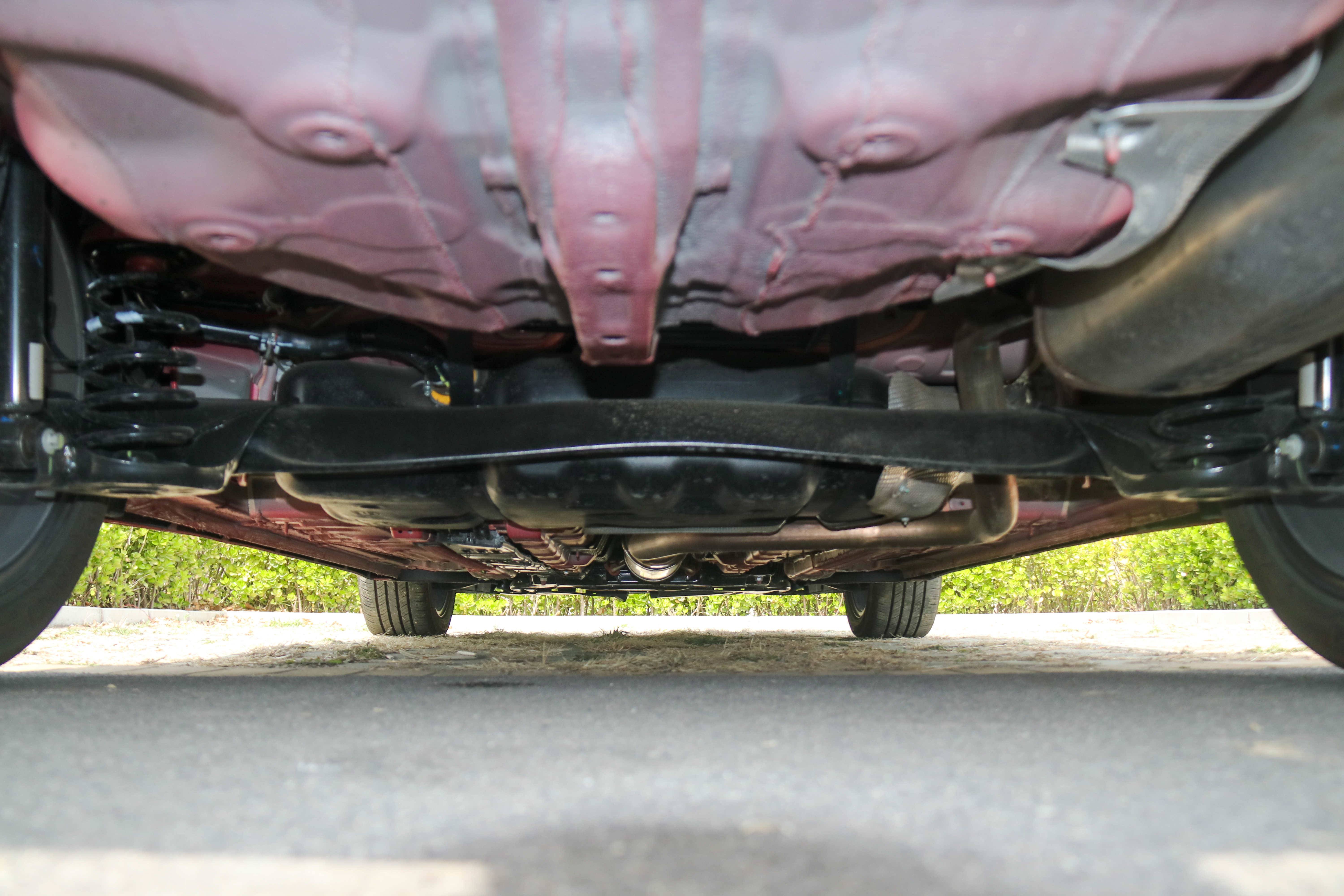 在底盘悬架设计山,长安逸动plus继续采用前麦弗逊式独立悬架,后扭力梁