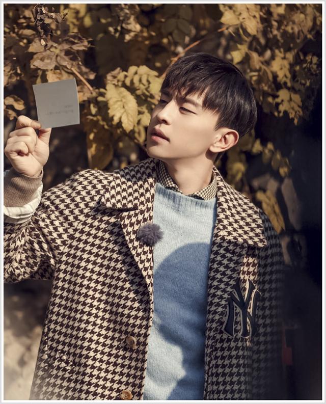 学会"邓伦氏"毛衣穿搭法则,你就是下一个暖男