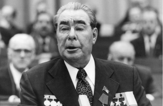 两任一把手均可力挽狂澜, 然而加起来在任不到3年_安德罗波夫