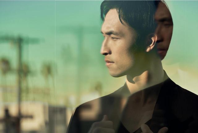 单眼皮27岁小生安柚鑫 与刘亦菲曾有吻戏_陈洪辉