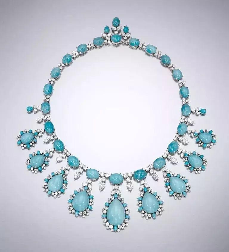 红宝石钻石胸针▲紫水晶绿松石钻石铂金项链▲卡地亚项链及耳环套装