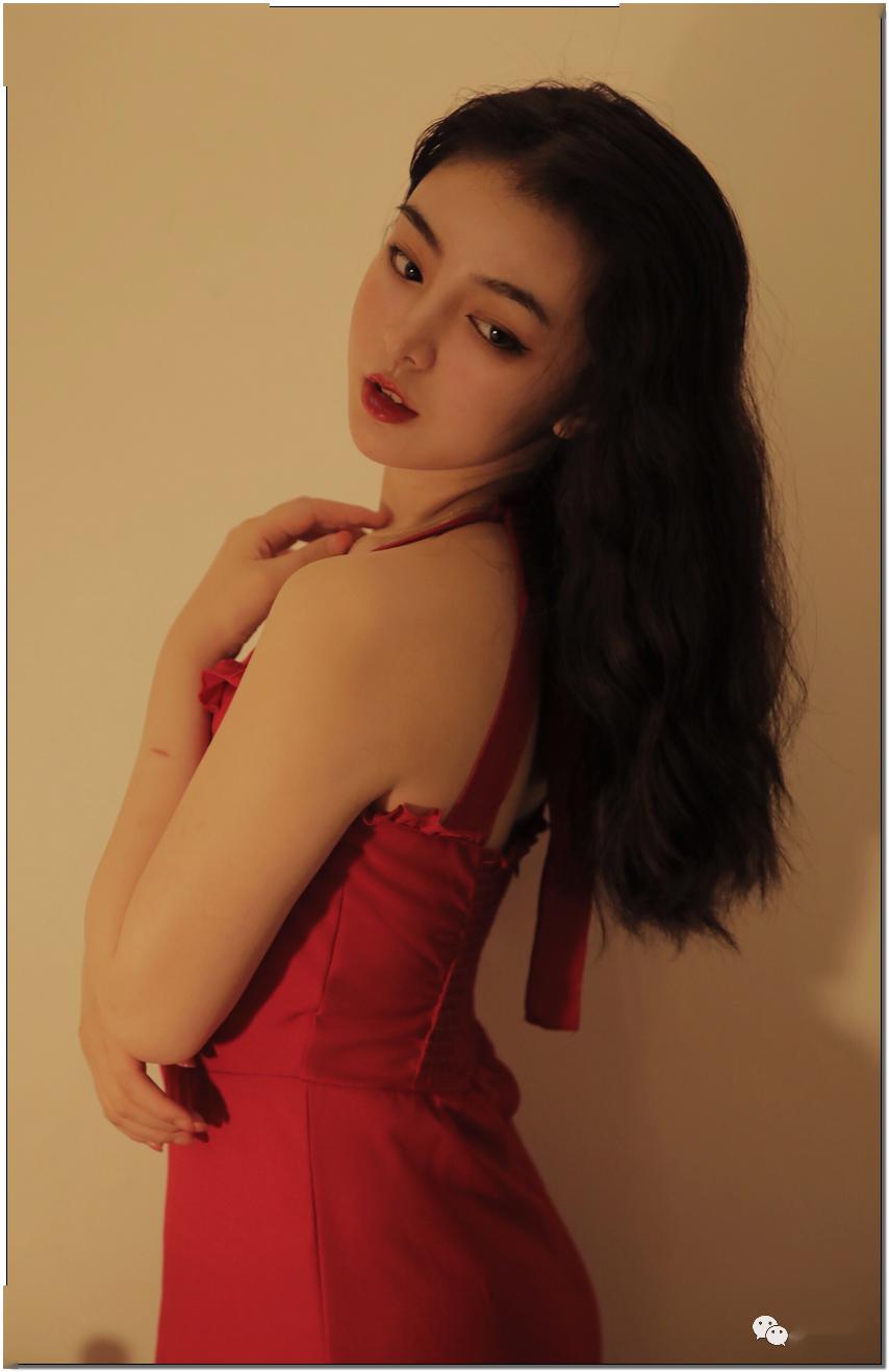 南京知名女摄影师被清纯 肉欲超美网红插足破坏婚姻始末_南华