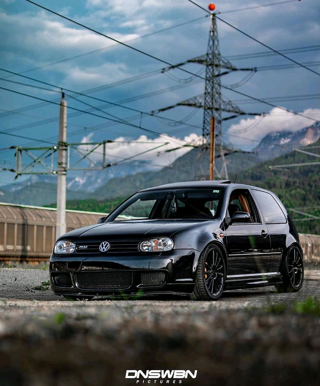 黑白双煞mk4r32一起出街岂不是gai上最靓的仔