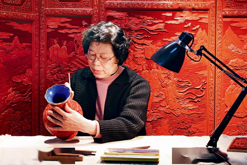 殷秀云雕漆技艺代表性大师