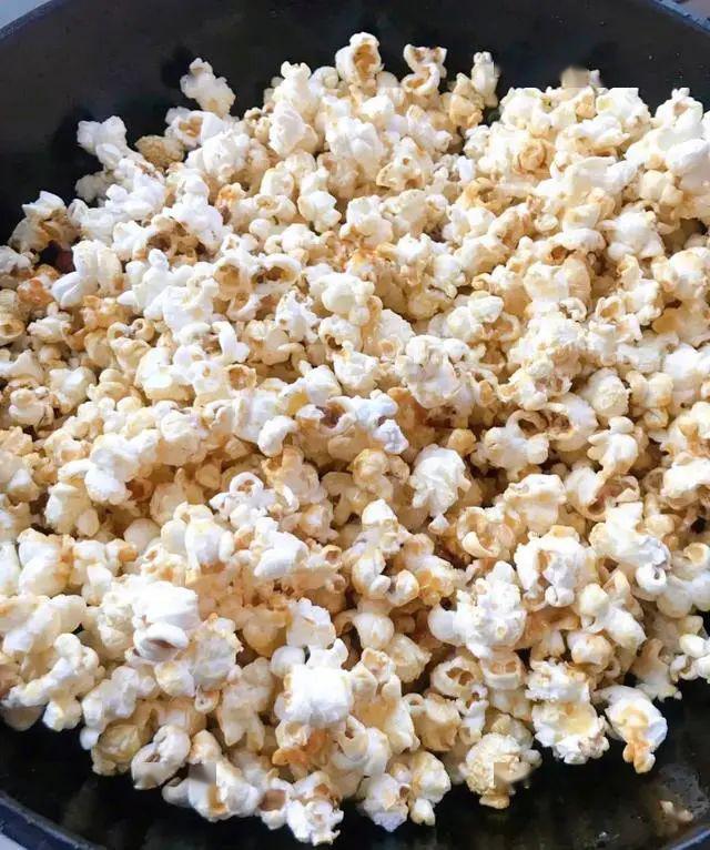 1把玉米1把糖,教你在家做零食,3分钟一锅,粒粒开花香甜酥脆_爆米花