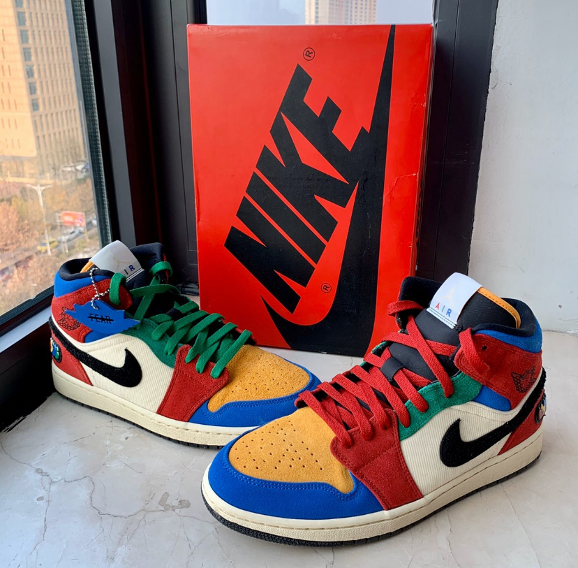 这款aj是多种彩色材质进行拼接五彩多色的鞋面设计你爱了吗