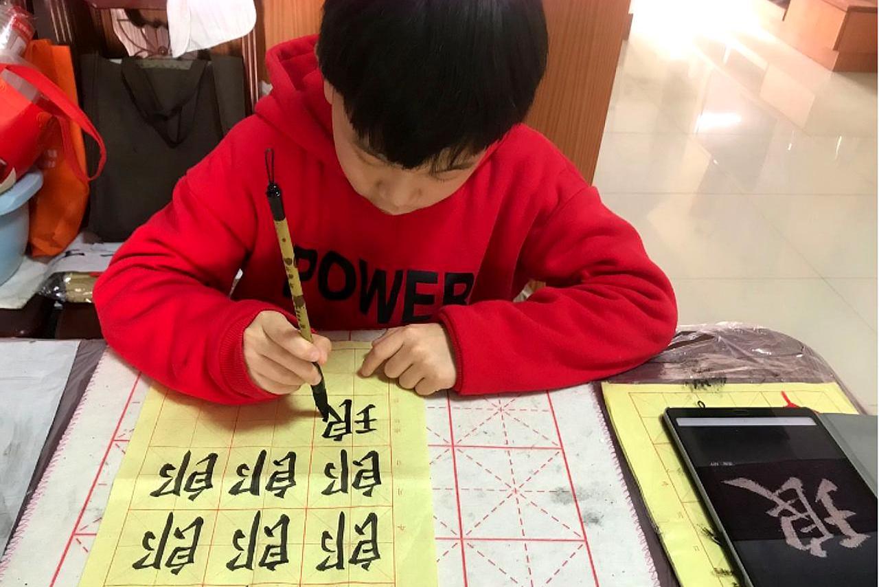 原创线上书法教学武汉新城小学书法课让居家学习更静心