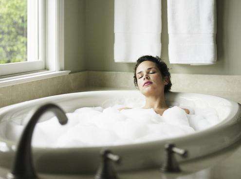 膀胱|为什么洗澡时总想“小便”？这几个原因你可能不知道！