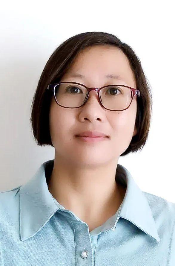 张晶语文教师本科学历,从教10年.