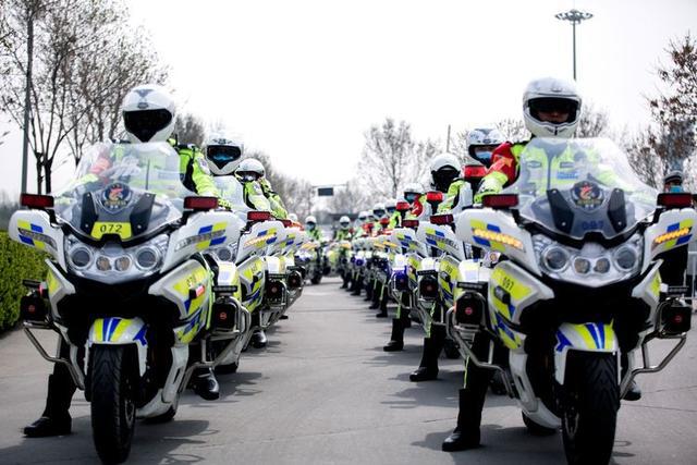 勇挑重担敢担当肩负使命再出发龙城铁骑成立一周年生日快乐这一年我们