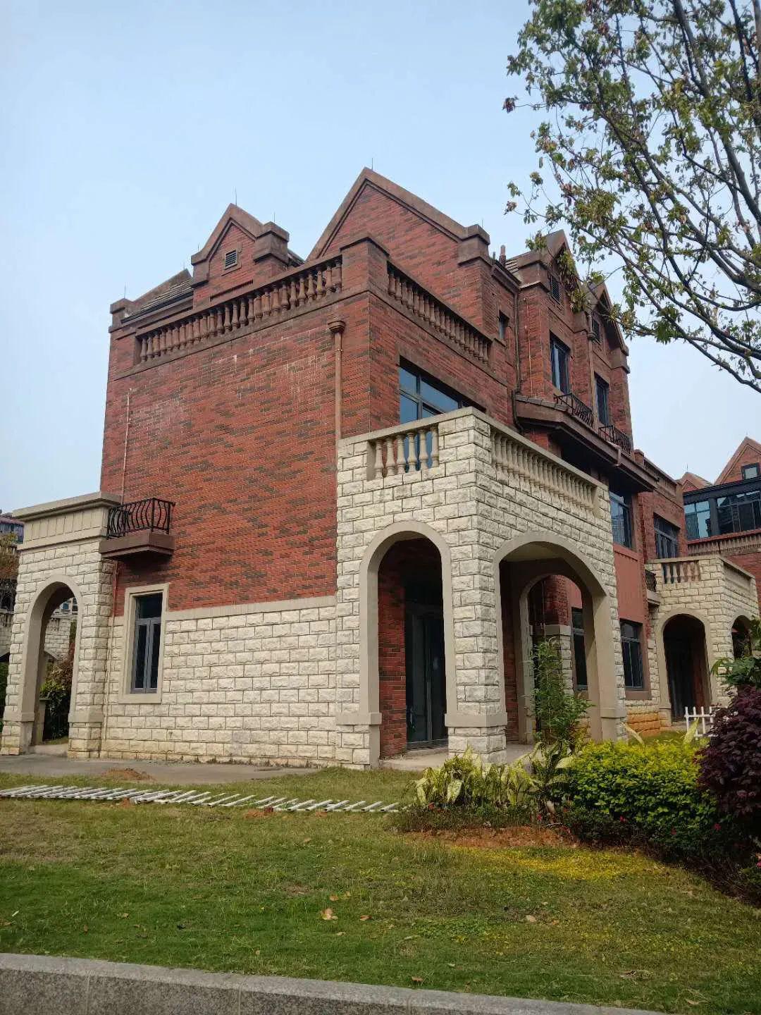 凯里碧桂园多栋别墅门前增加了围栏大门网友说这是乱搭乱建