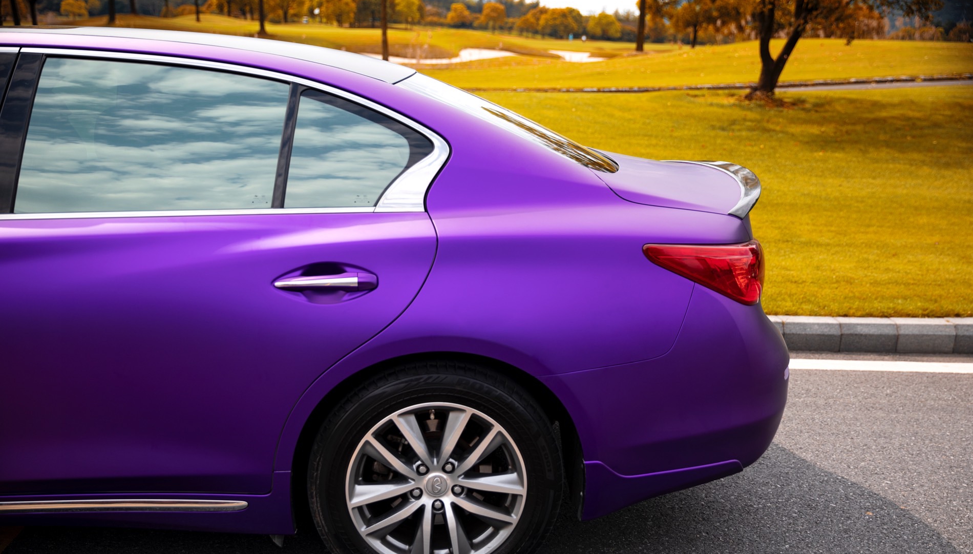 英菲尼迪q50华丽换装全车改色哑面电镀紫