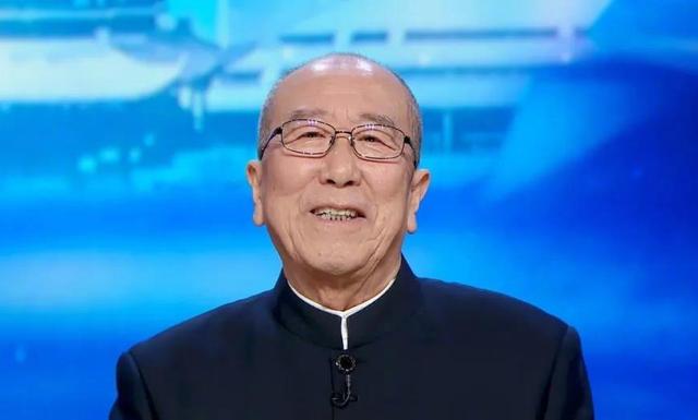 再到《暗香》中的七叔,以及与黄宏牛莉小品中的老谭,都给我们留下了
