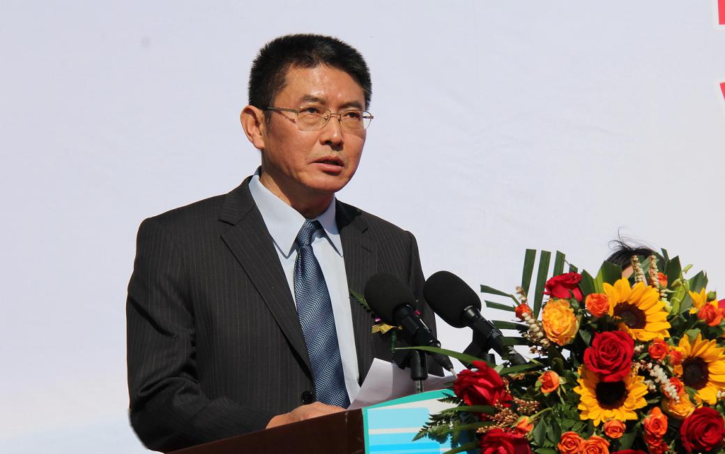 揭牌仪式上,晋宁区委书记李福军与中共昆明市教育工委常务副书记,市教