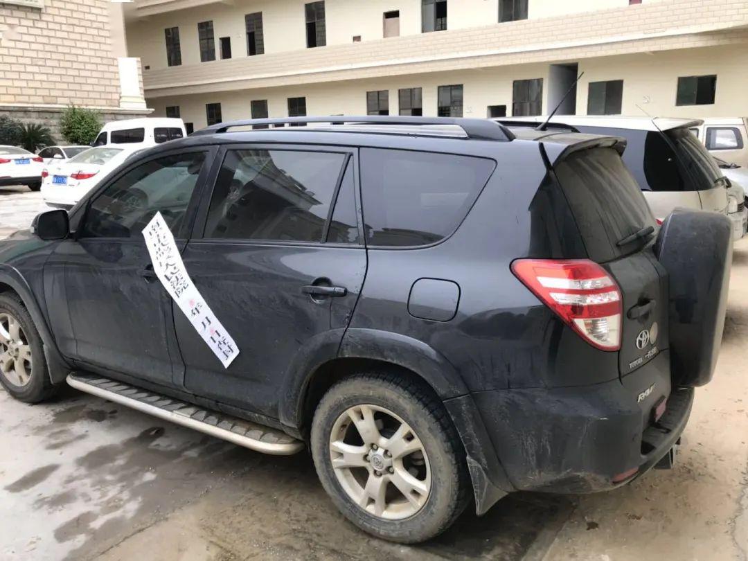 武鸣法院扣押车辆现场