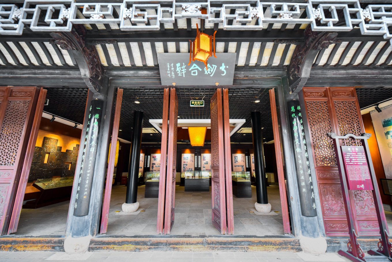 去海宁金庸书院,除了看15部武侠经典,金庸亲戚也很传奇,钱学森是他