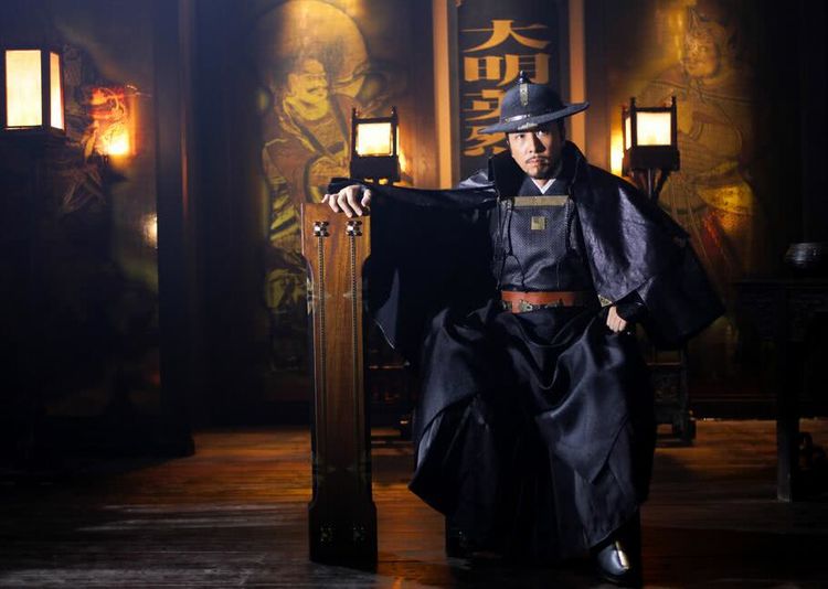 此人乃最强锦衣卫,锤杀兵马指挥史,火中救皇上_陆炳