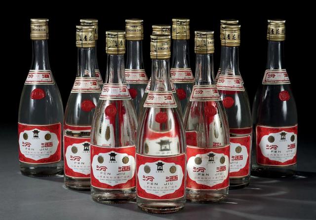 上流传着两种出口汾,一种是我们能够在官方旗舰店买到的带年份的汾酒