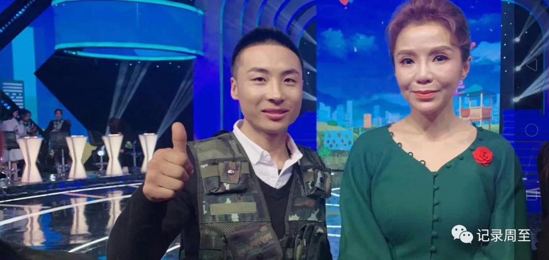 中国周城钟杰在央视黄金100秒幸福账单展现飞刀绝技