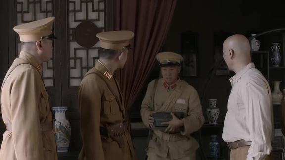 一馬三司令老太太很傷心哭著去見鬼子軍官