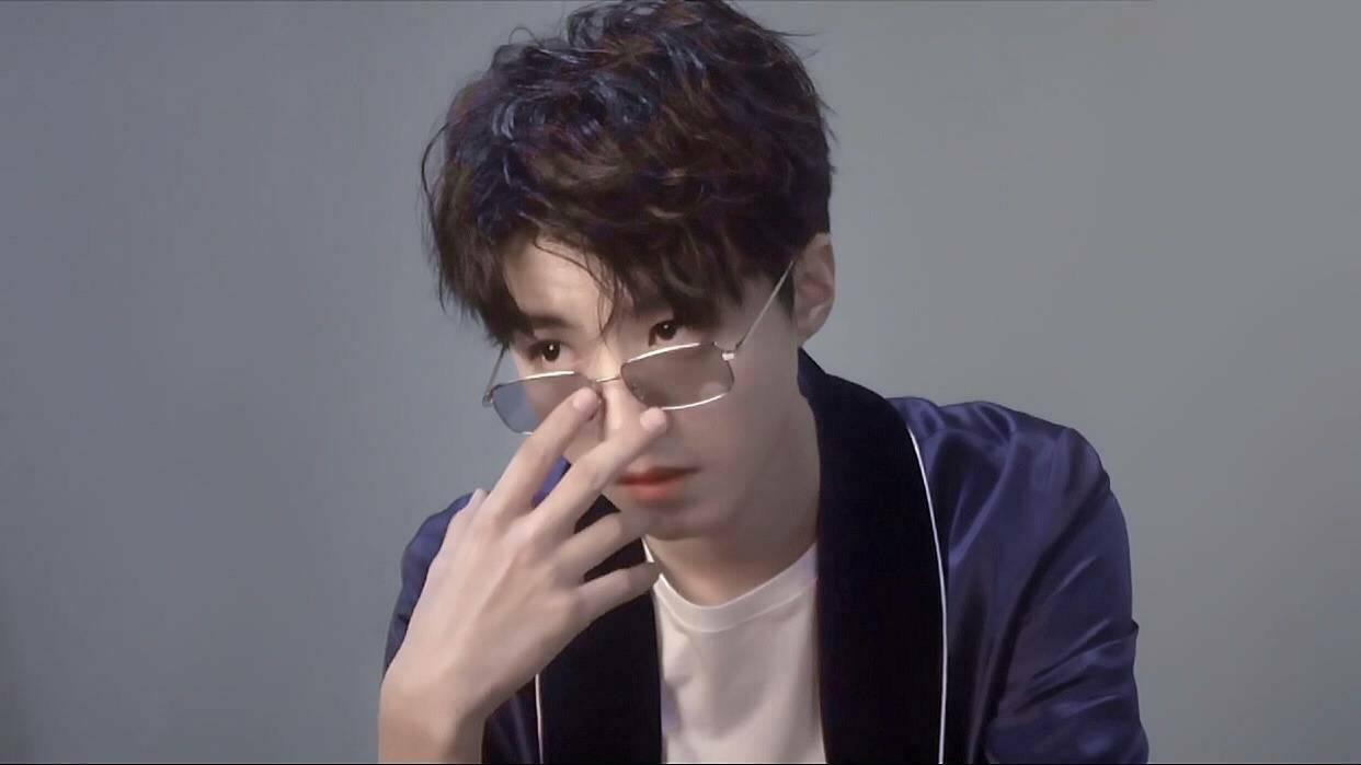 王俊凯眼镜杀小合集不同风格诠释独特帅气