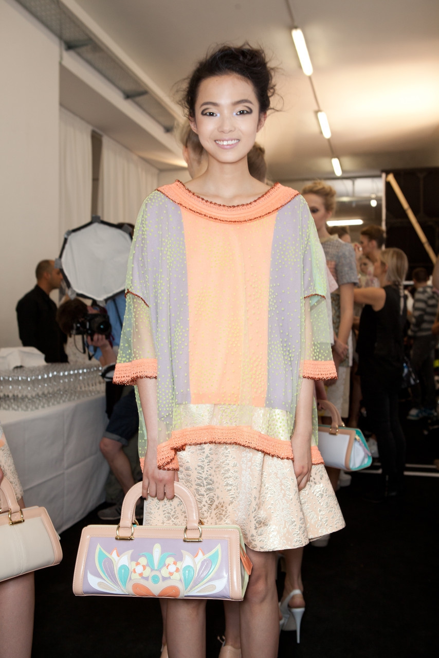 走过维密秀的中国名模睢晓雯,可爱的像个小女孩