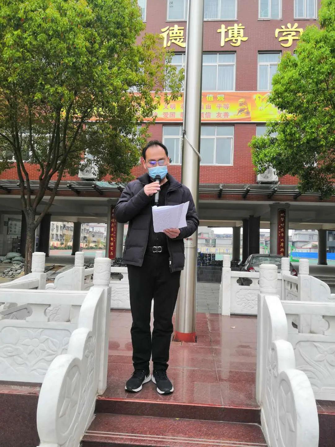 南阳市第十九中学宛城区副区长张明团视导开学前防疫演练工作