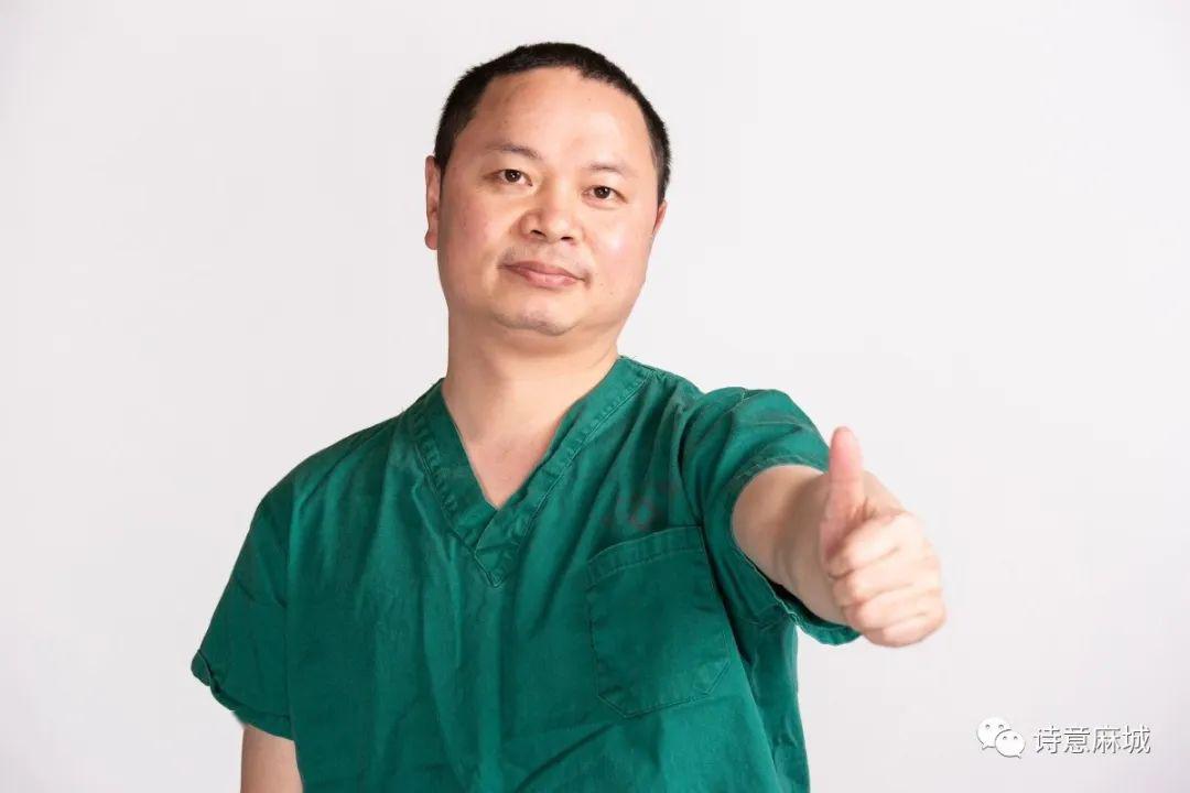 范德军:数道压痕添秀面,一双妙手捉瘟神.柯横两岸永长春.