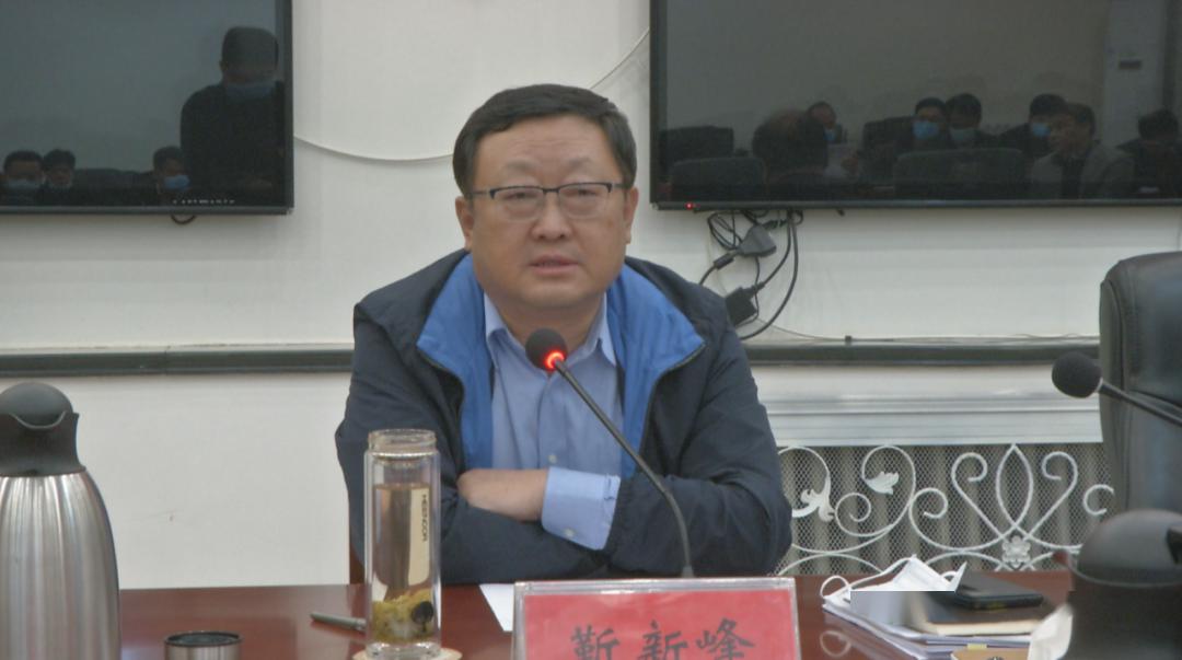 在脱贫攻坚指挥部工作推进会上,县委书记靳新峰对上周我县脱贫攻坚"