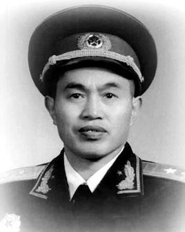 【皮定均,1955年授予中将军衔】张桃芳得知军长要考察自己,立即提枪