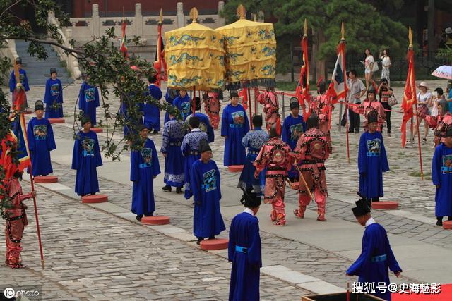 文武百官上朝早朝图片