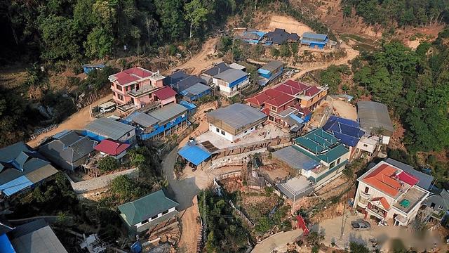 帕沙在行政划分上是一个村委会,管辖5个哈尼族寨子,五个哈尼族村寨