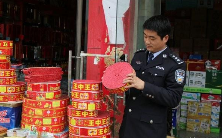 不过,从现在开始,多地规定禁止清明期间燃放鞭炮,烟花炮竹等危险物品