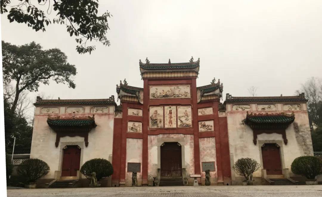 而君山岛的湘妃祠,柳毅井,张谷英村的古建筑,铁山水库的山水,大云山的