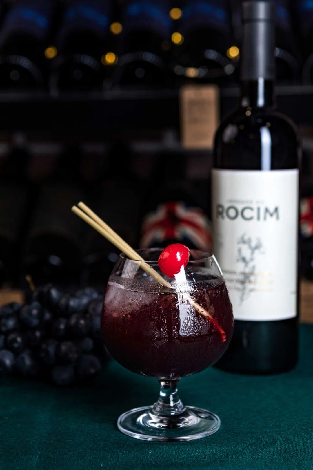 的浆果红色,桑格利亚特调葡萄鸡尾酒-红愈久弥香的特调鸡尾酒来了no