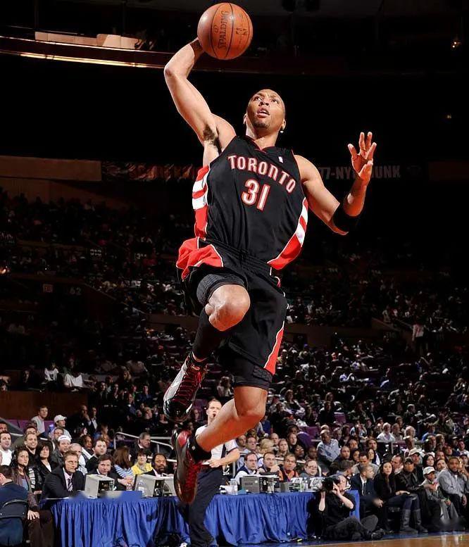 于是马里昂在2008年2月被卖给了热火,加上班克斯换成了奥尼尔,马里昂