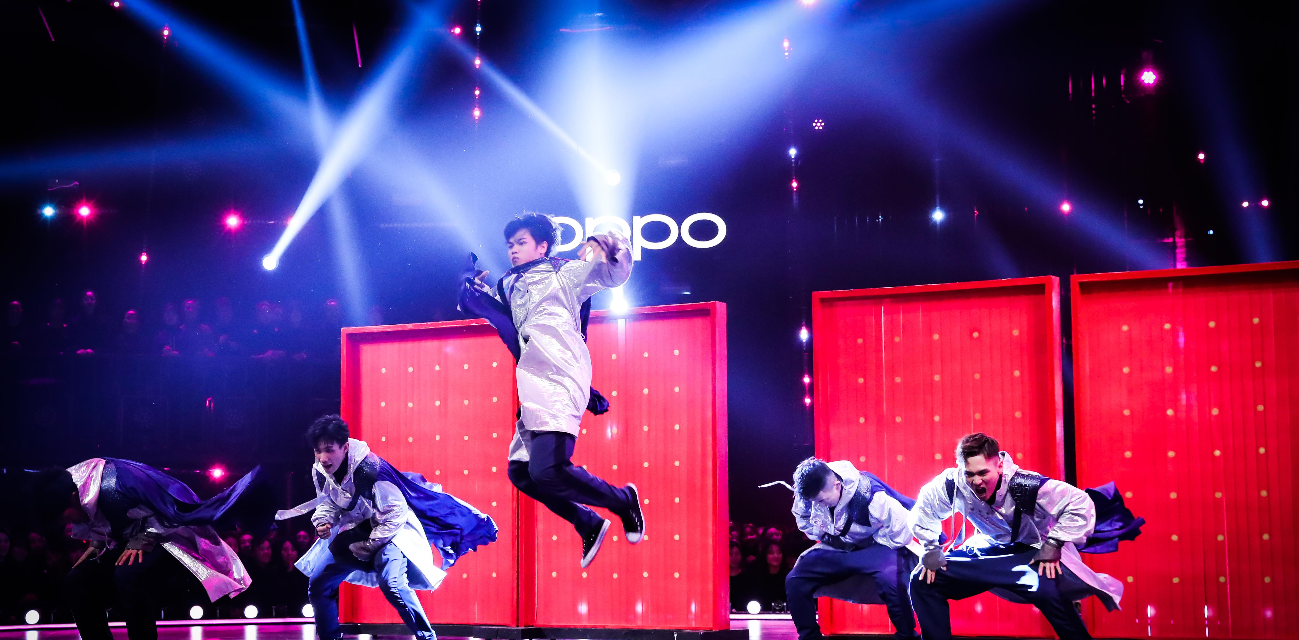 《舞蹈风暴》:街舞独苗半决赛爆发小宇宙,这中国风道具太牛了!_hizam