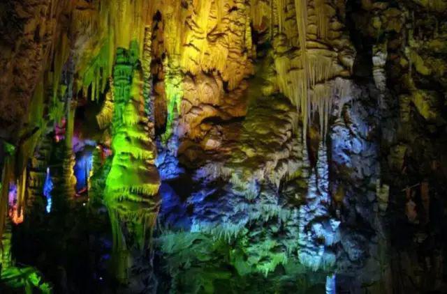 餘位8個山水畫廊4月4日走一程柞水溶洞暢玩古道嶺玻璃棧道