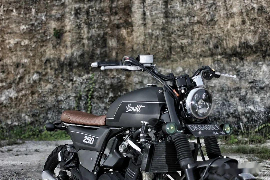 高丸攀爬者suzukigw250scrambler每日一车